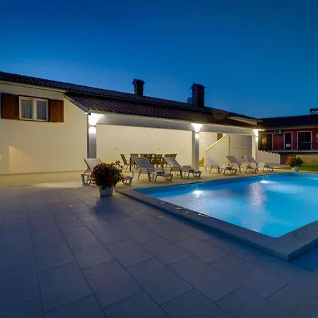 Lovely House Piljan Nyaraló *