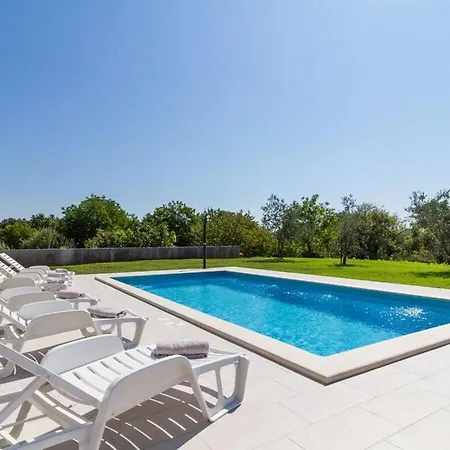 Lovely House Piljan Holiday home Svetvincenat