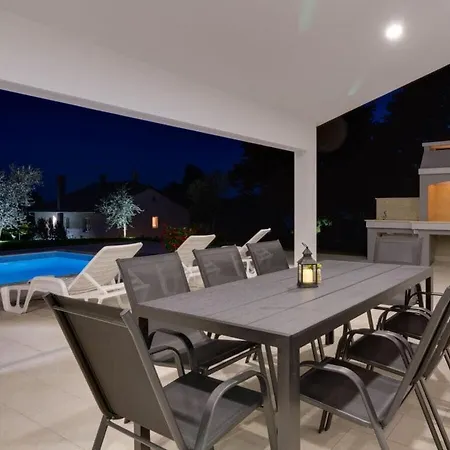 Lovely House Piljan Holiday home