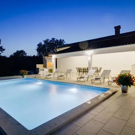 Lovely House Piljan *